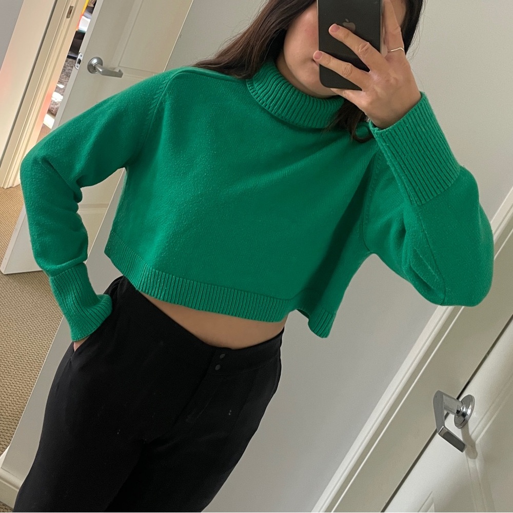 Zara size small cropped green turtleneck sweater